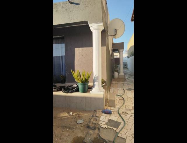 3 BEDROOM HOUSE FOR SALE IN NALEDI EXT 2
